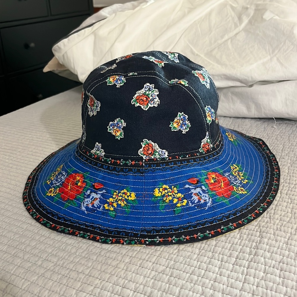 Tory burch hat. Can be worn two ways